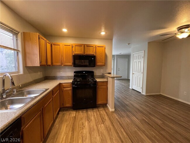 Foto del edificio - 5372 Hanging Tree Ln