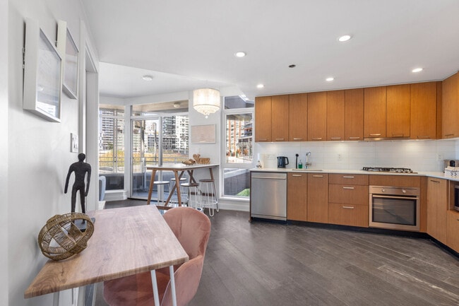 Building Photo - 1372 Seymour St