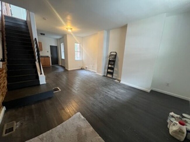Building Photo - 3 Bedroom Home for Rent