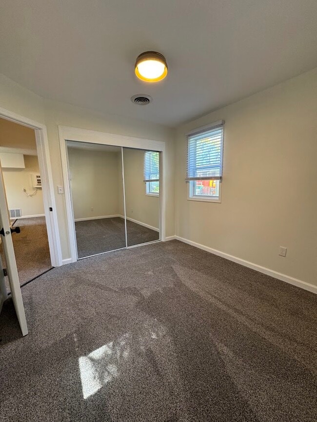 Den/office - 115 5th Ave W