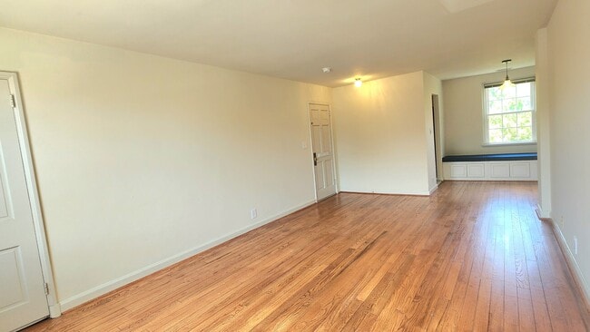 Building Photo - 3347 S Wakefield St