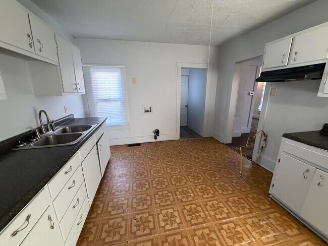 Building Photo - 608 Seminary-W