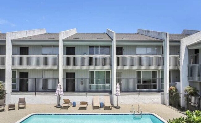 Foto del edificio - Experience Elevated Living