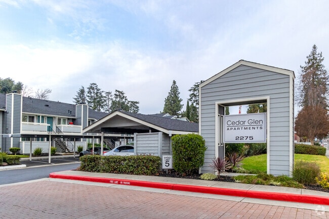 Building Photo - Cedar Glen