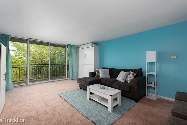Building Photo - 5810 Oakwood Dr