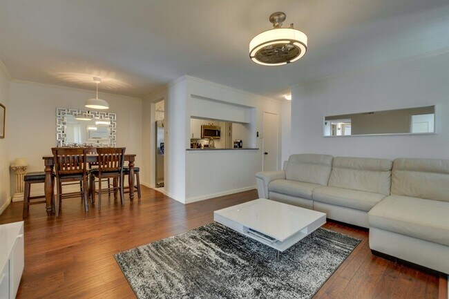 Foto del edificio - 5300 Keller Springs Rd
