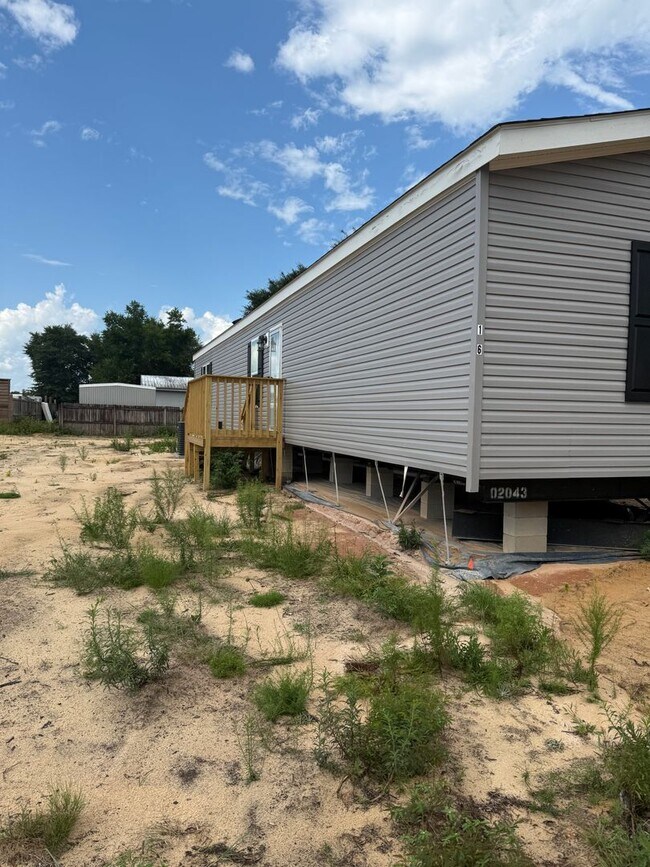 Foto del edificio - BRAND NEW-3 Bedroom / 2 Bath-LUXURY MOBILE...