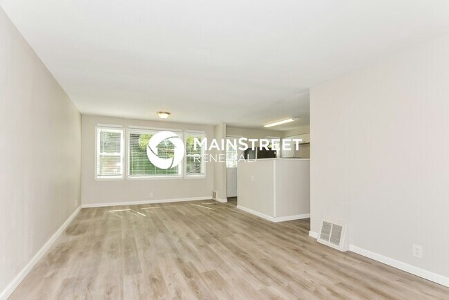 Foto del edificio - 3 Bedroom Pet-Friendly Home in St. Louis, MO with Main Street Renewal