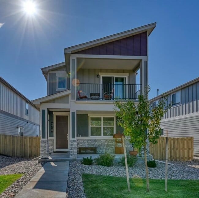 Front of home opens to walking trails and Pikes Peak View - 7718 Sun Shimmer Vw