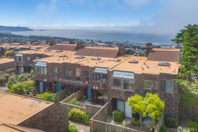 Building Photo - STUNNING OCEAN VIEWS! Quiet 3-bd/2.5-ba To...