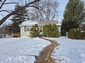 Building Photo - 1002 N 76th St