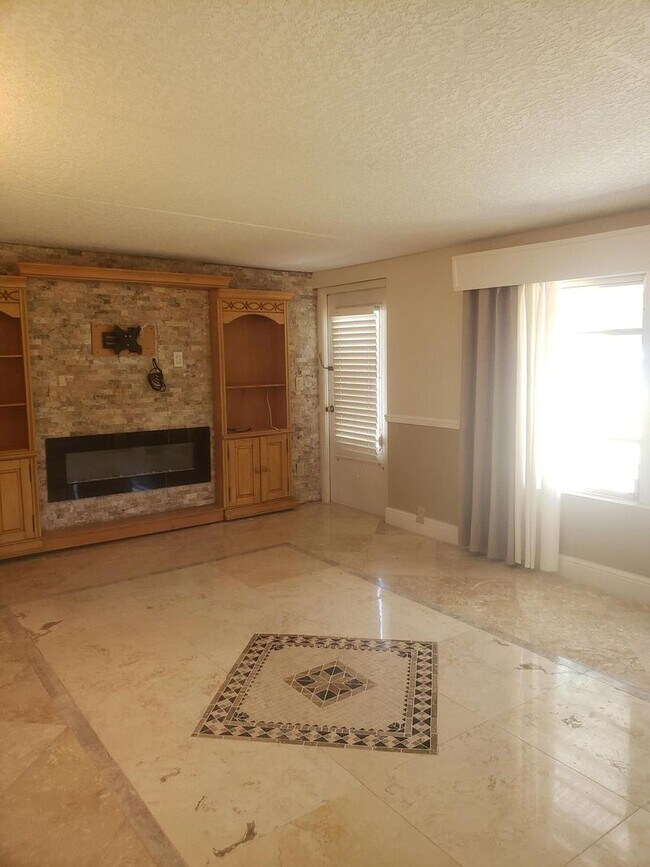 Foto del edificio - 812 Dogwood Rd