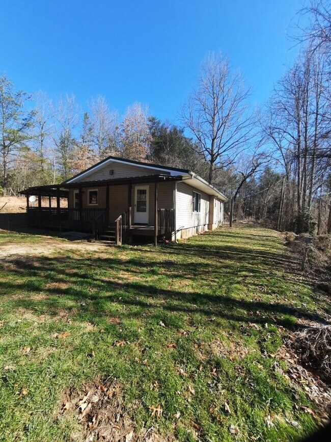 Building Photo - $1,600 - 2 Bedroom, 1.5 Bathroom Unfurnished House with Bonus Room in Sylva, Very Close to WCU