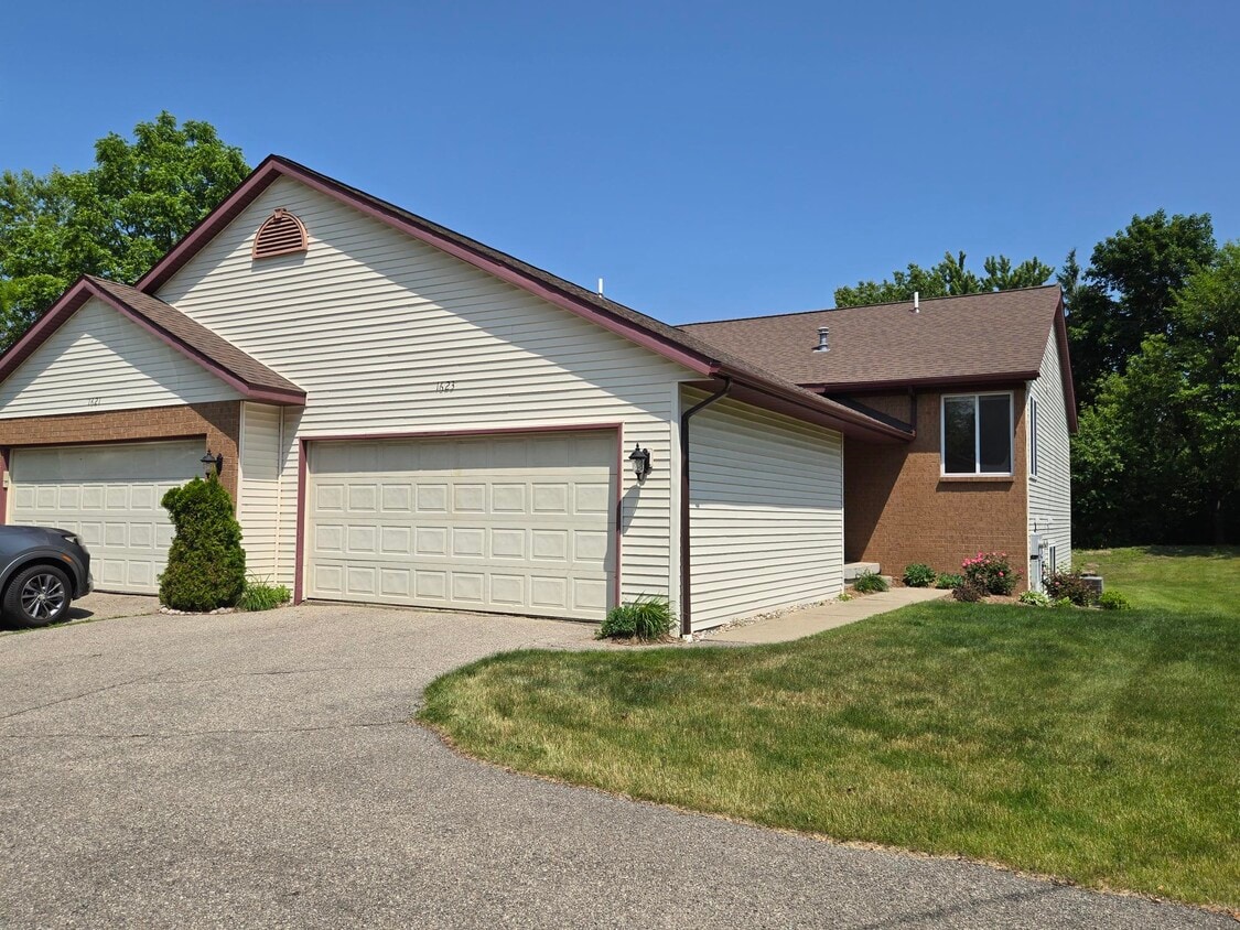 Primary Photo - 1623 Lamberton Lake Dr NE