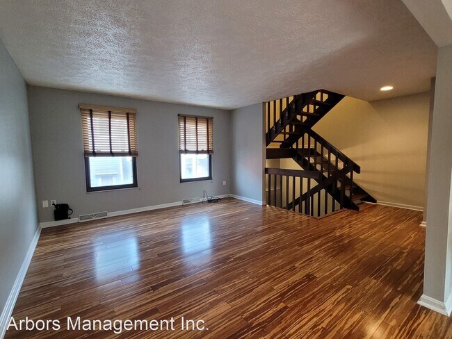 Building Photo - 2 br, 1.5 bath House - 134 S 12th Street