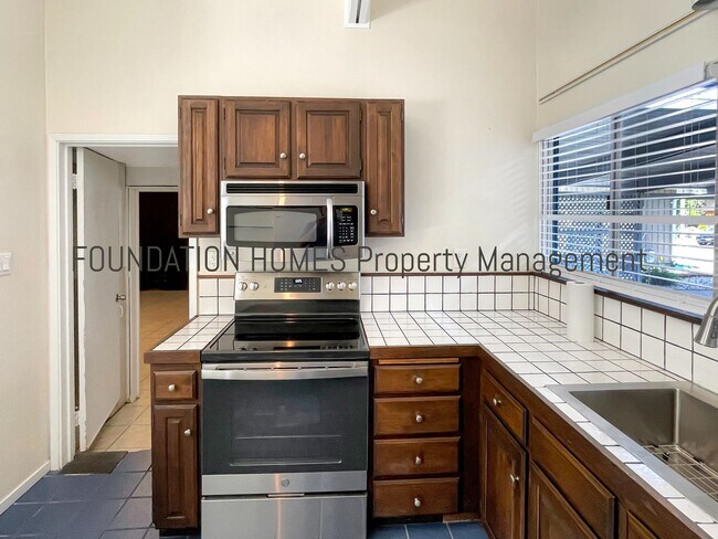 Building Photo - VIDEO - Mid-Century Modern Home on Large L...