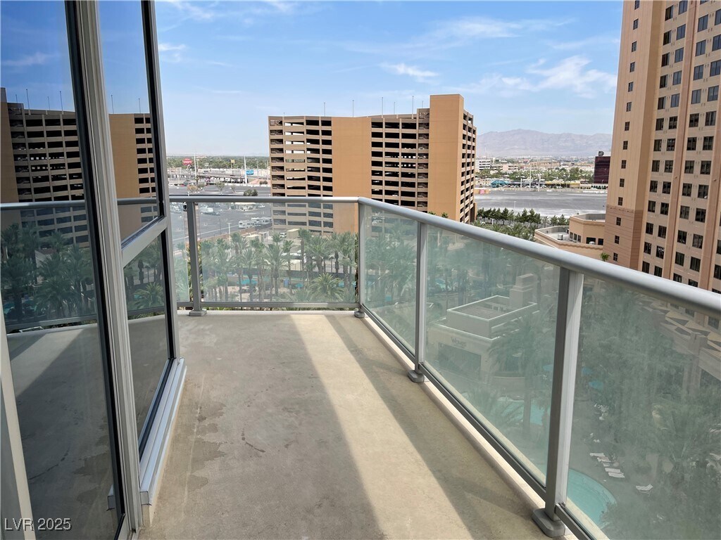 Building Photo - 2700 S Las Vegas Blvd