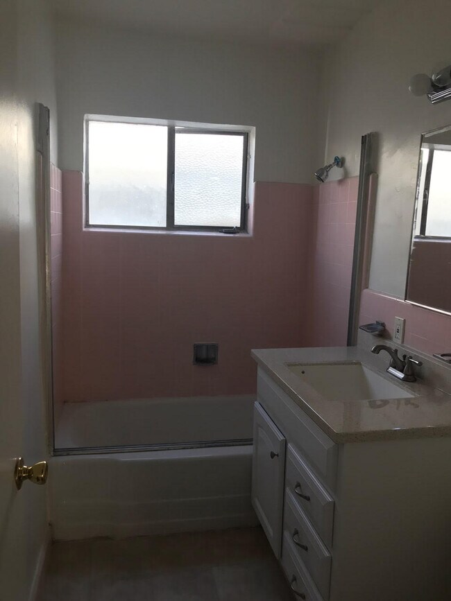 Foto del edificio - 5460 Sierra Vista Ave