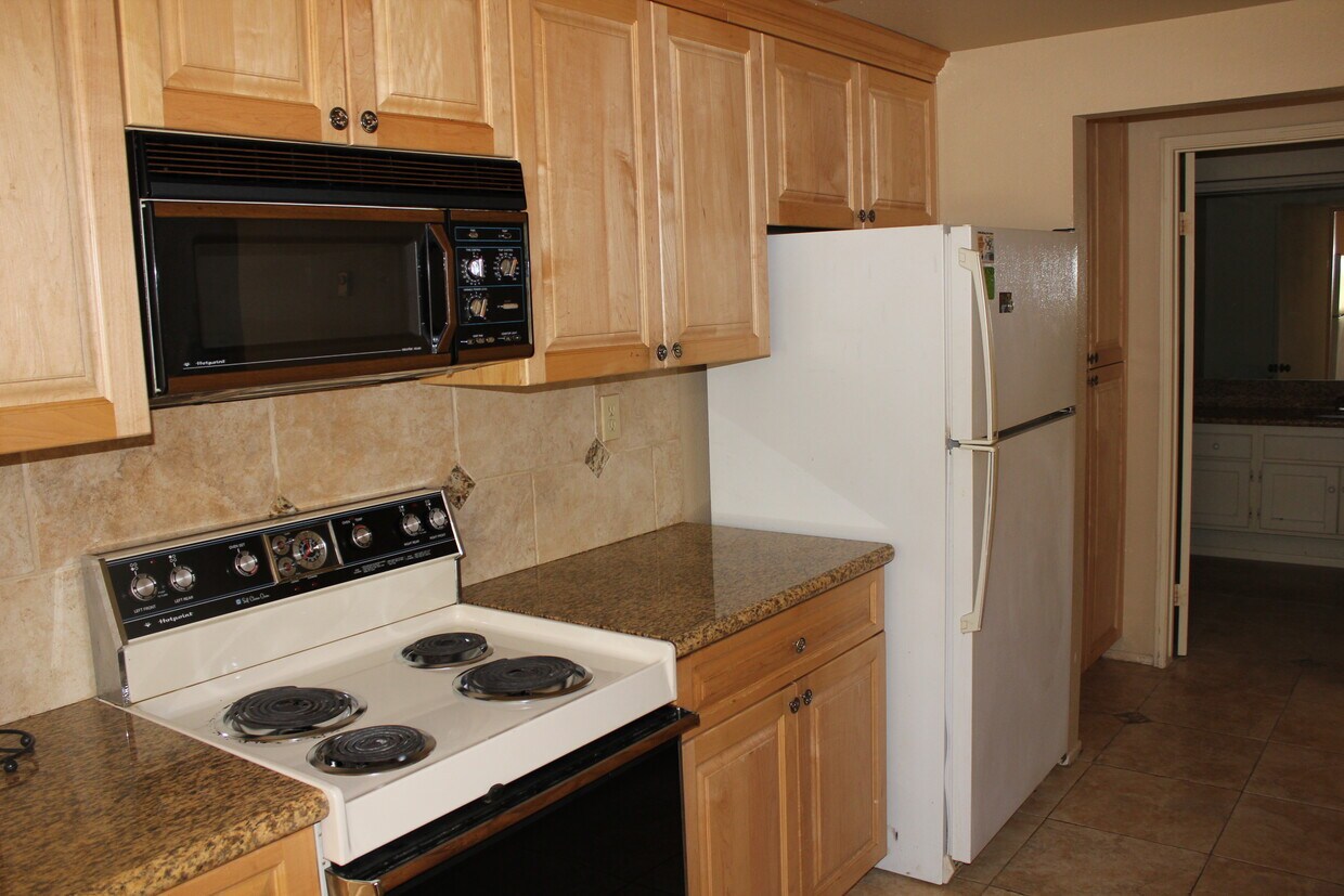 Foto principal - 3882 Radcliffe Ln