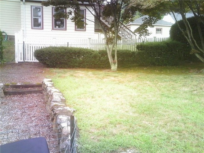 Foto del edificio - 30 W Warwick Ave