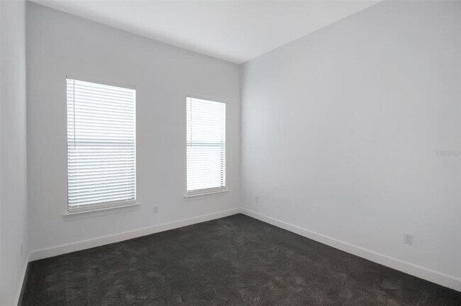 Foto del edificio - 17212 Luminous Ave