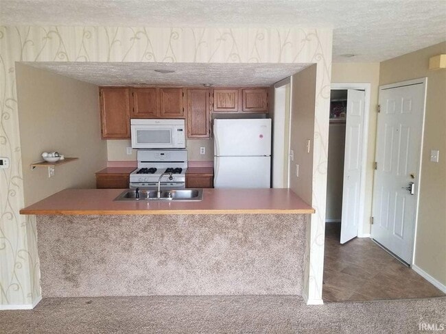 Foto del edificio - 1206 S College Mall Rd