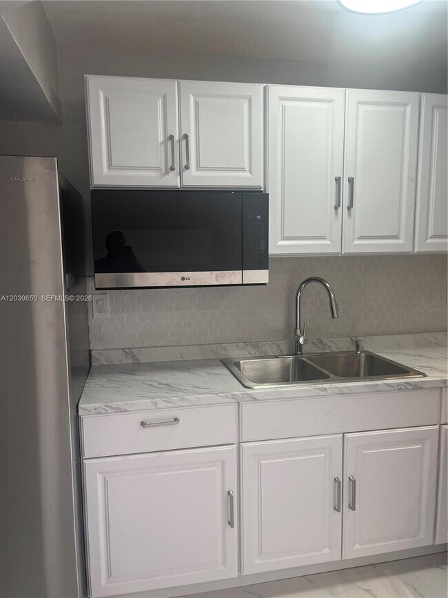 Foto del edificio - 5909 SW 36th Ct