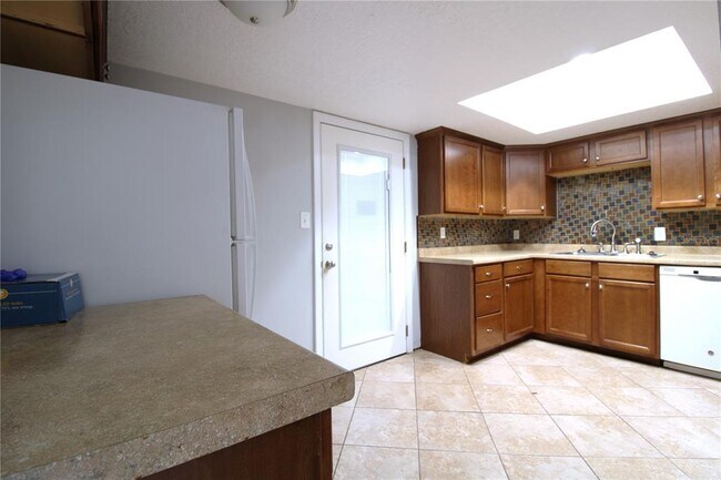 Building Photo - 143 Lago Vista Blvd