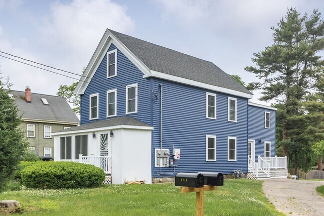 Building Photo - 484 Canton St