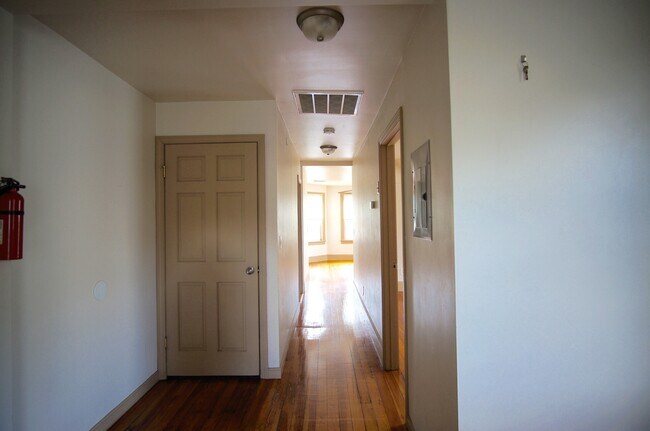 Foto del edificio - 230 Pleasant St