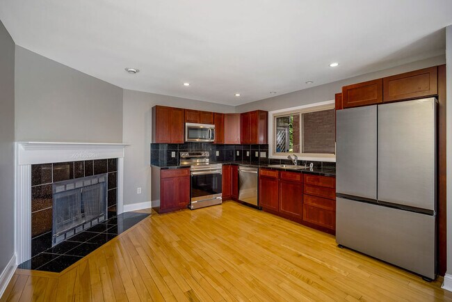 Building Photo - 2132 Gilbert Ave