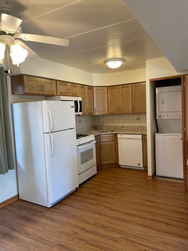 Building Photo - 9532 Minnick Ave