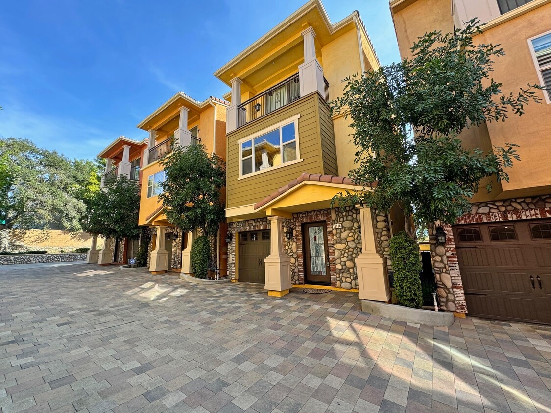 10114 Amber Ct, Tujunga, CA 91042 Townhome Rentals in Tujunga CA