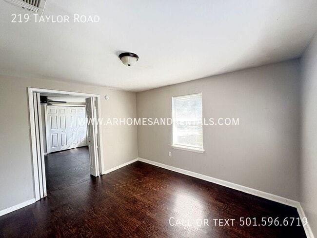 Foto del edificio - 219 Taylor Rd