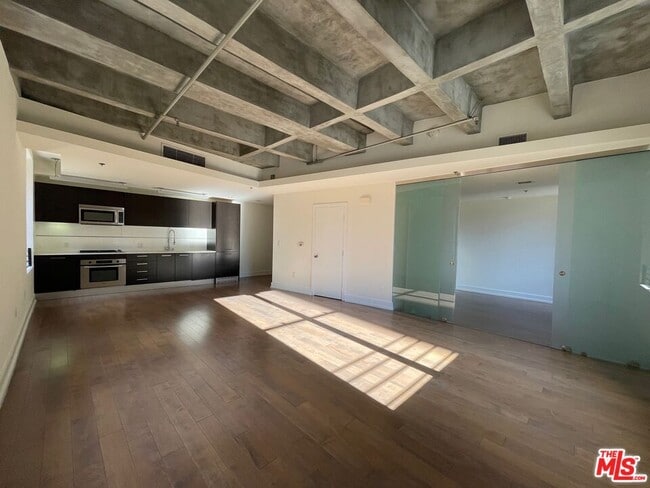Foto del edificio - 727 W 7th St