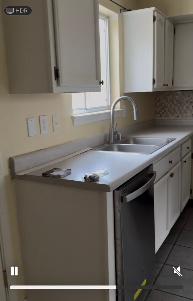 Kitchen - 637 Esmeralda Armendariz