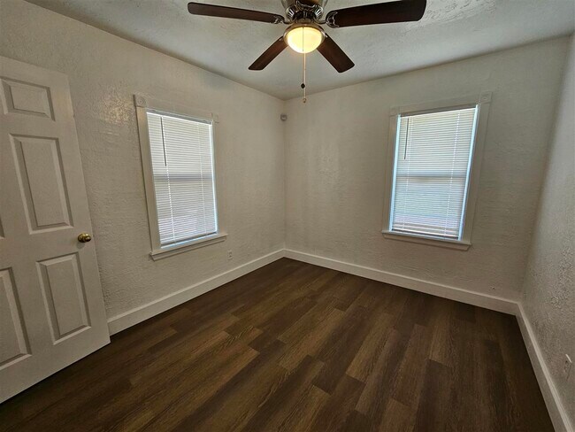 Foto del edificio - 905 SW 28th St