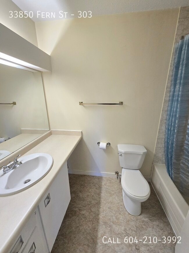 Building Photo - Spacious Condo In Abbotsford