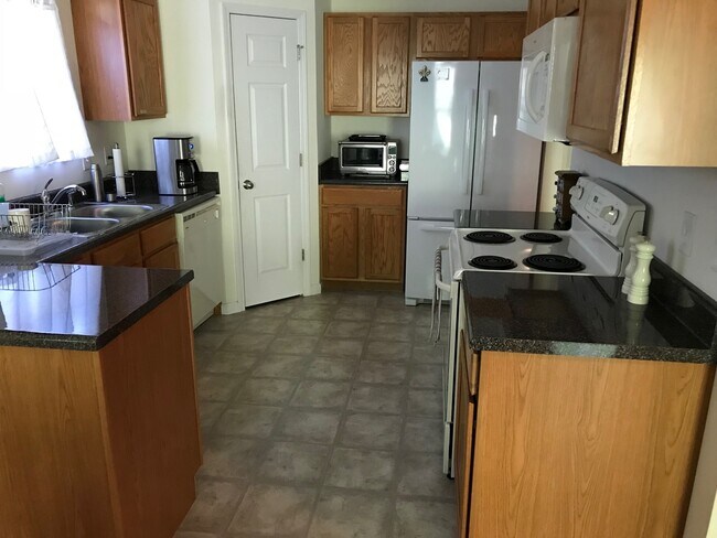 Foto del edificio - One Level 3BR/ 2BA, 2 Car Garage
