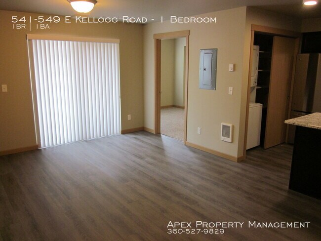 Foto del edificio - 541-549 E Kellogg Rd