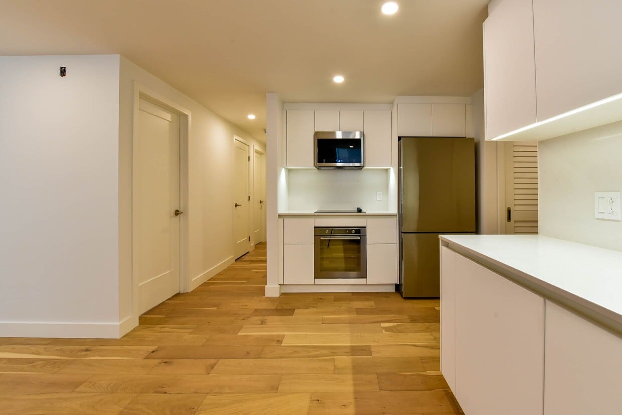 Primary Photo - 590 Av Outremont