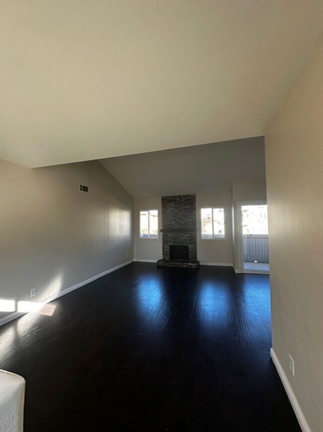 Foto del edificio - Upstairs Townhouse, Updated!