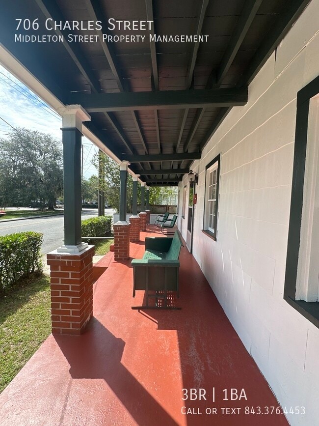 Foto del edificio - 706 Charles St