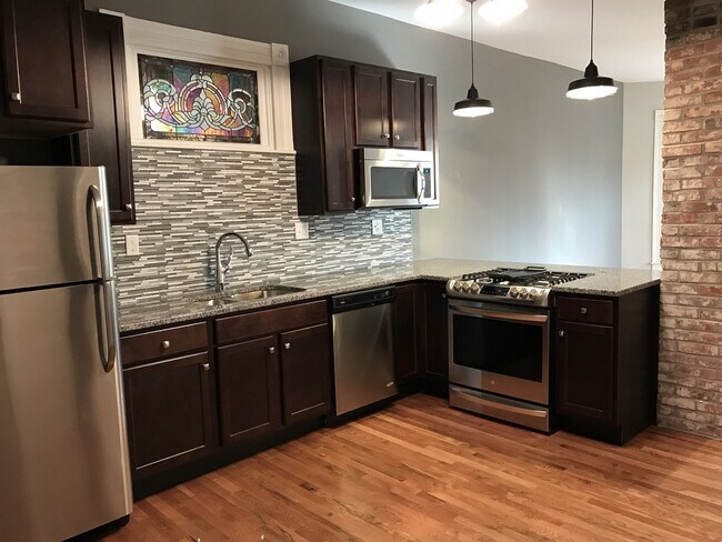 Foto del edificio - Stunning Large Home near Tower Grove Park