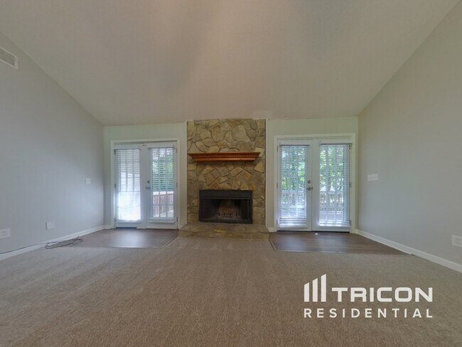 Building Photo - 2435 Sheridan Ct