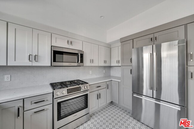 Building Photo - 134 N Kings Rd