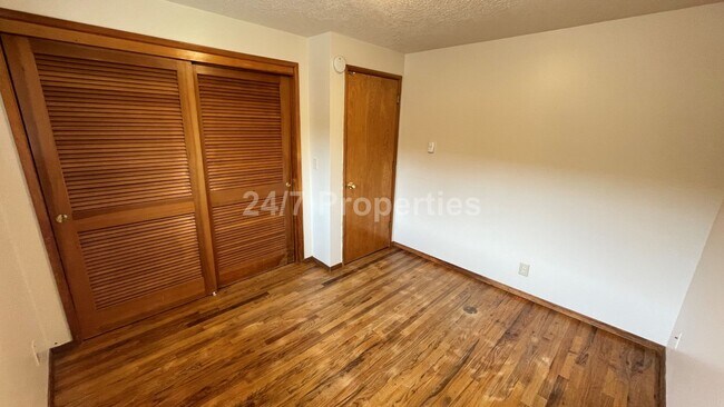 Foto del edificio - Beautiful 4 BD | 2 BA Corner Lot Home - Mi...