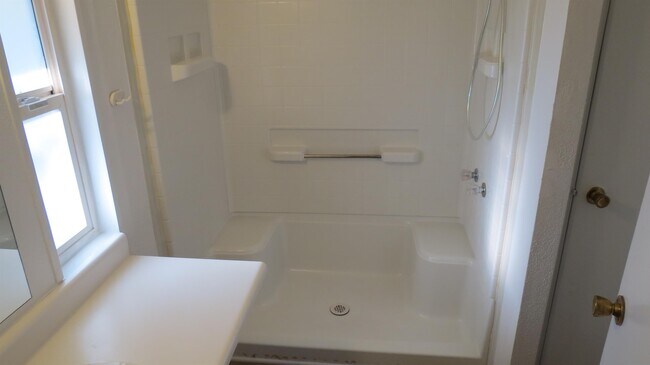 Building Photo - 1308 S 76th Pl