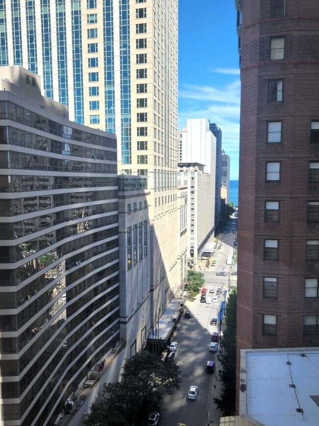 Foto del edificio - 57 E Delaware Pl