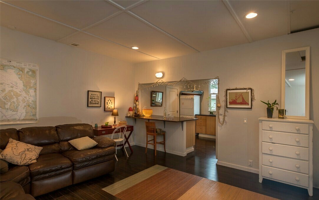 Building Photo - 709 Fidalgo Ave